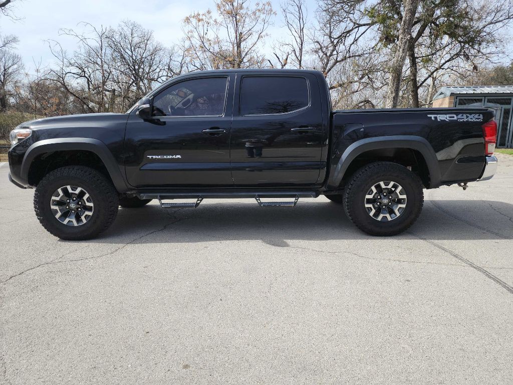 2017 Toyota Tacoma Image 5