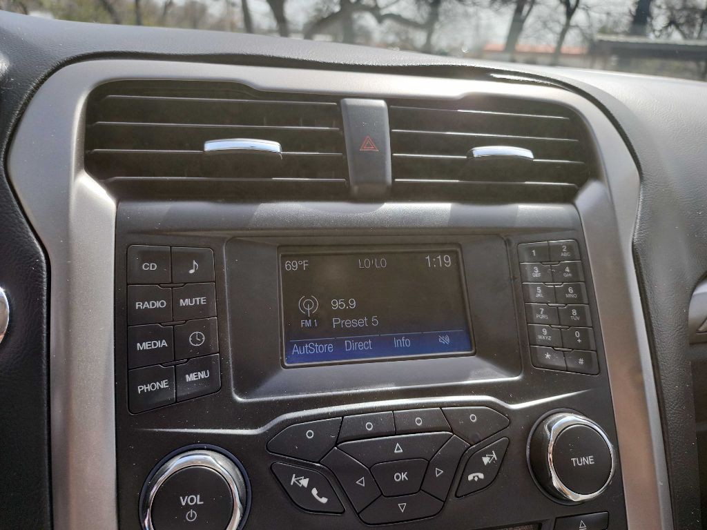 2018 Ford Fusion Image 22