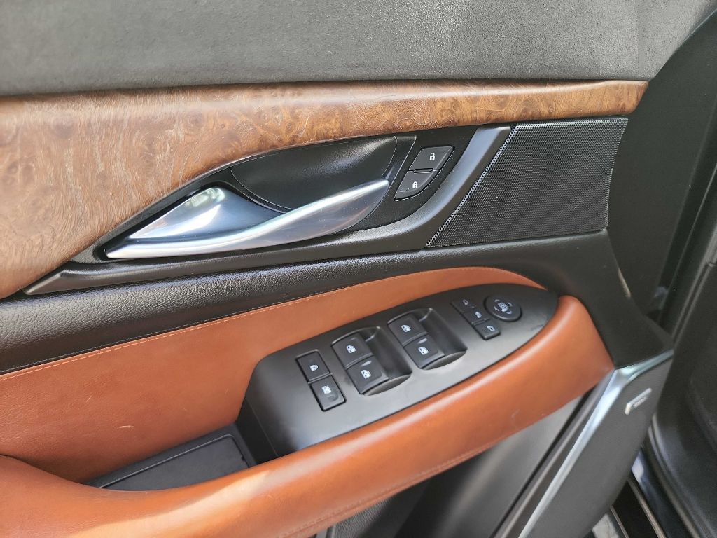 2015 Cadillac Escalade Image 15