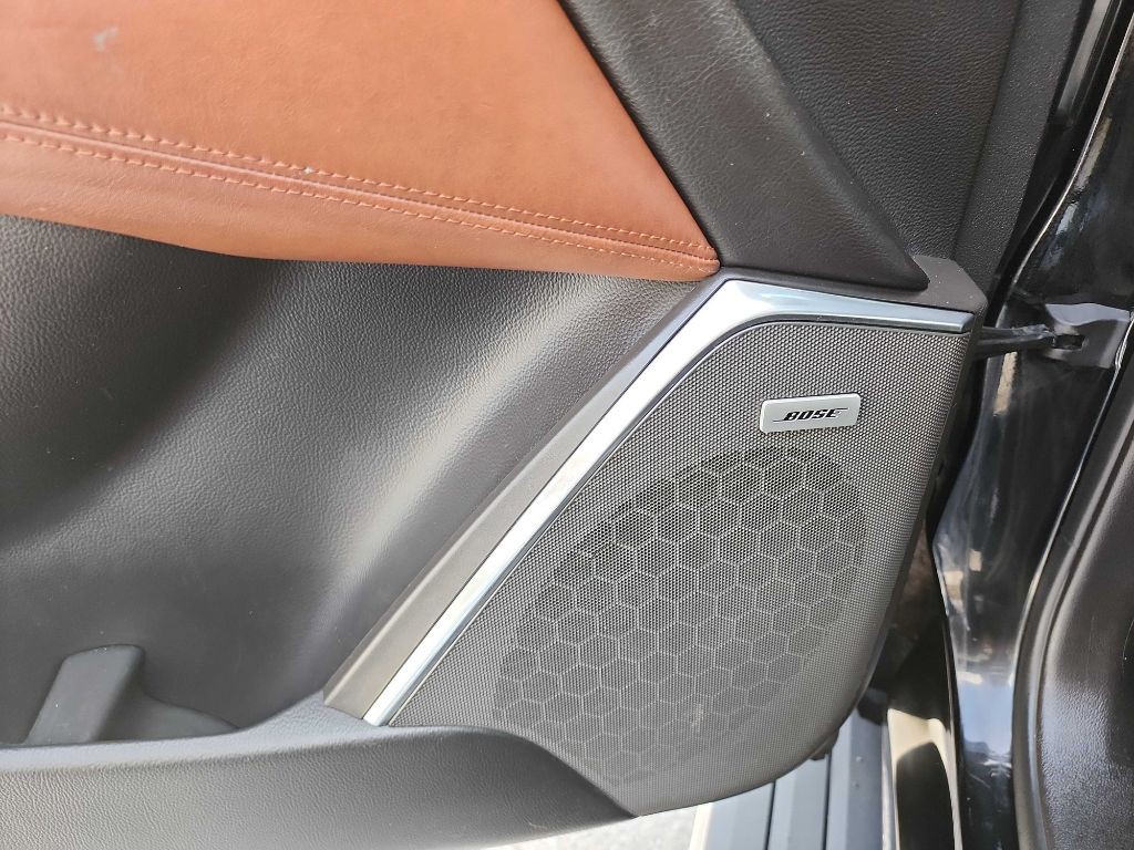 2015 Cadillac Escalade Image 16