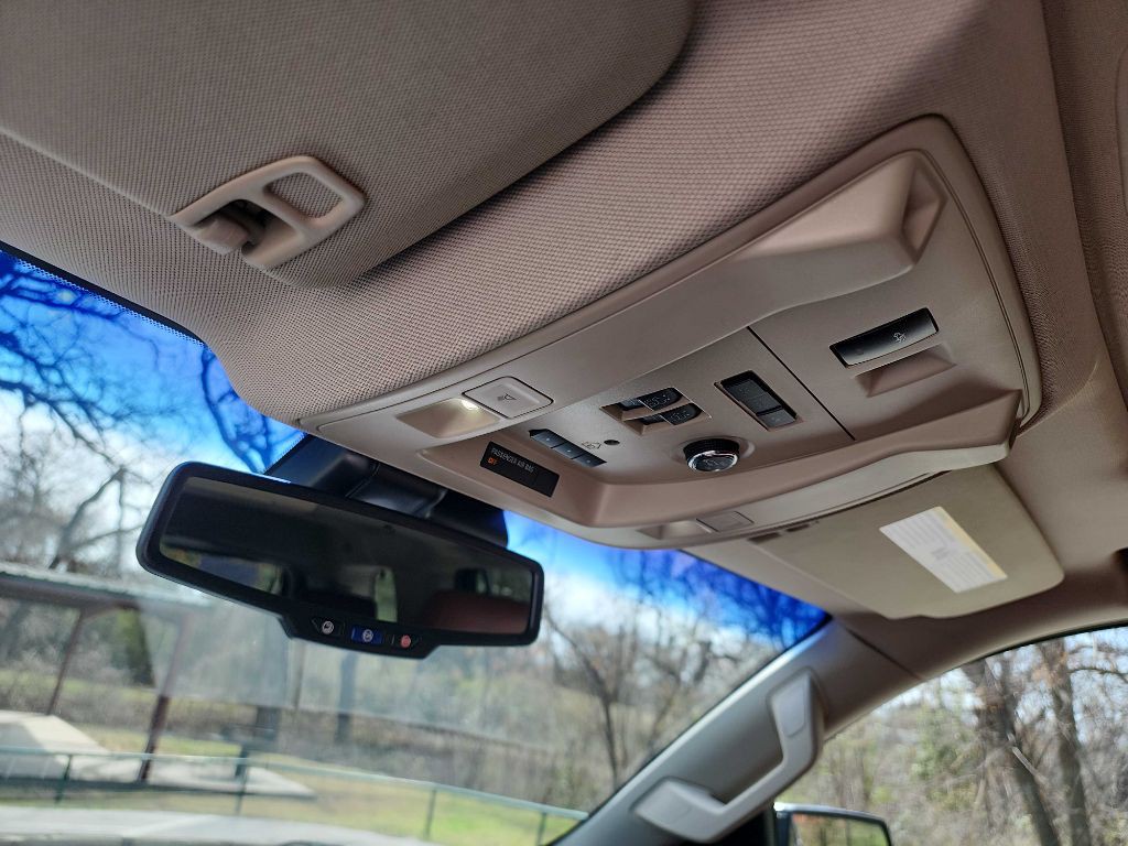 2015 Cadillac Escalade Image 22