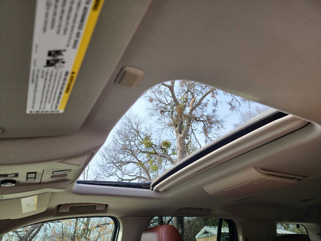 2015 Cadillac Escalade Image 23