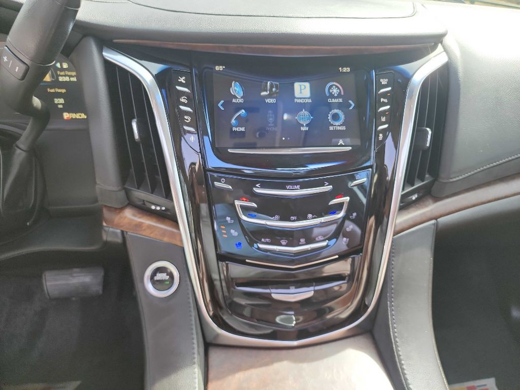 2015 Cadillac Escalade Image 25