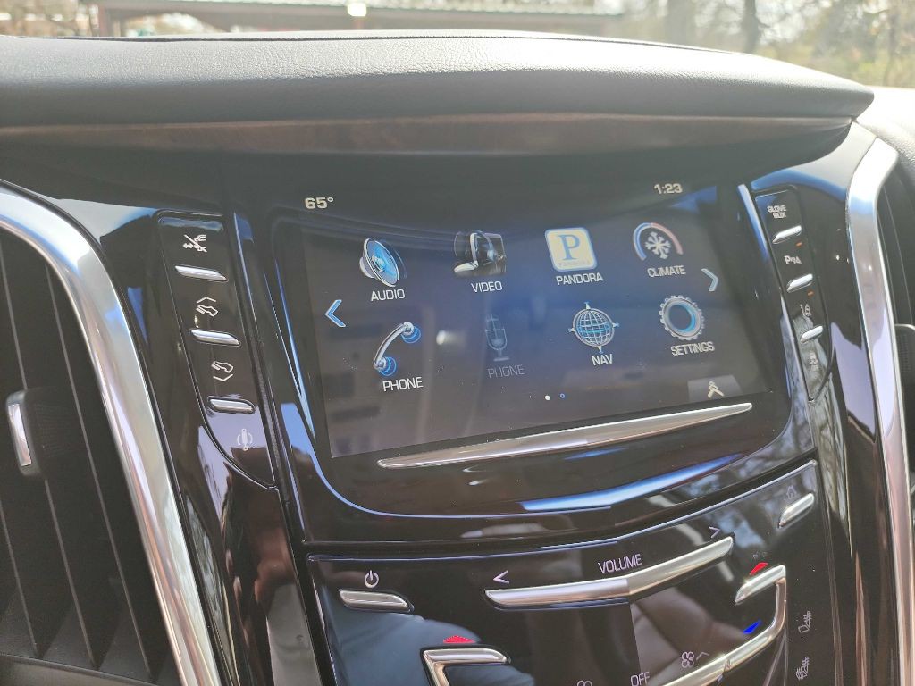 2015 Cadillac Escalade Image 26