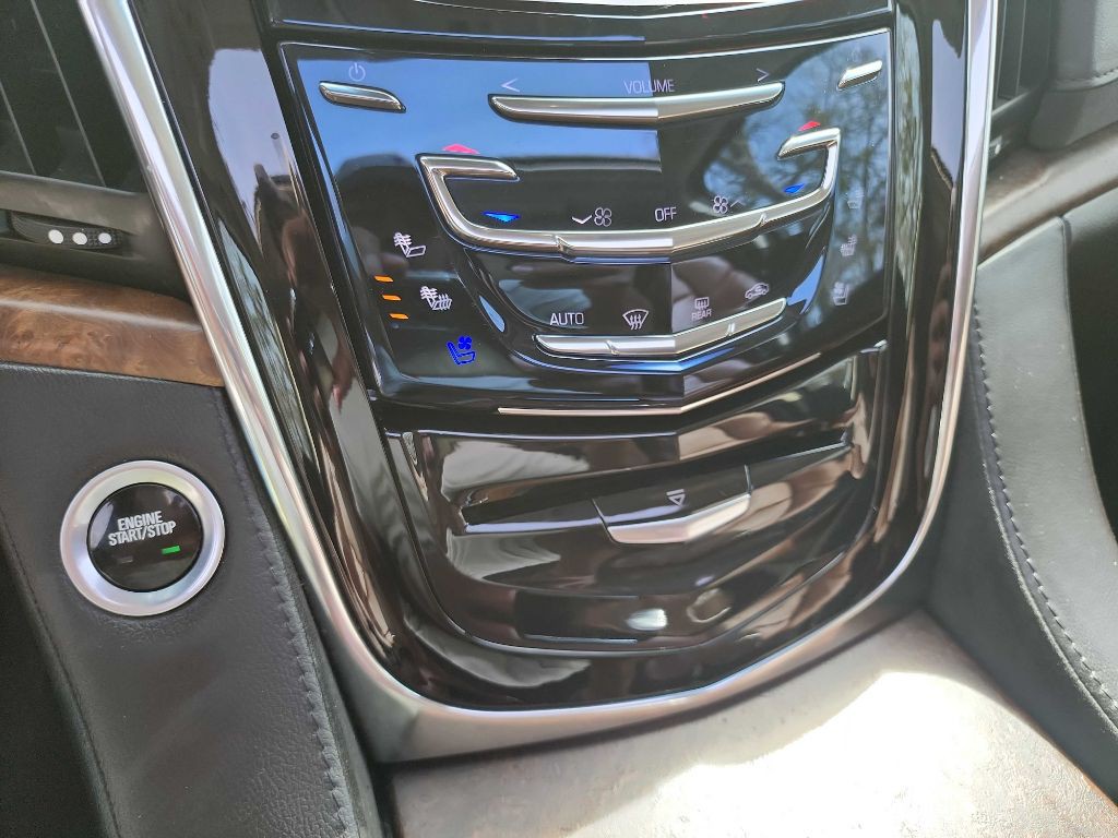 2015 Cadillac Escalade Image 27