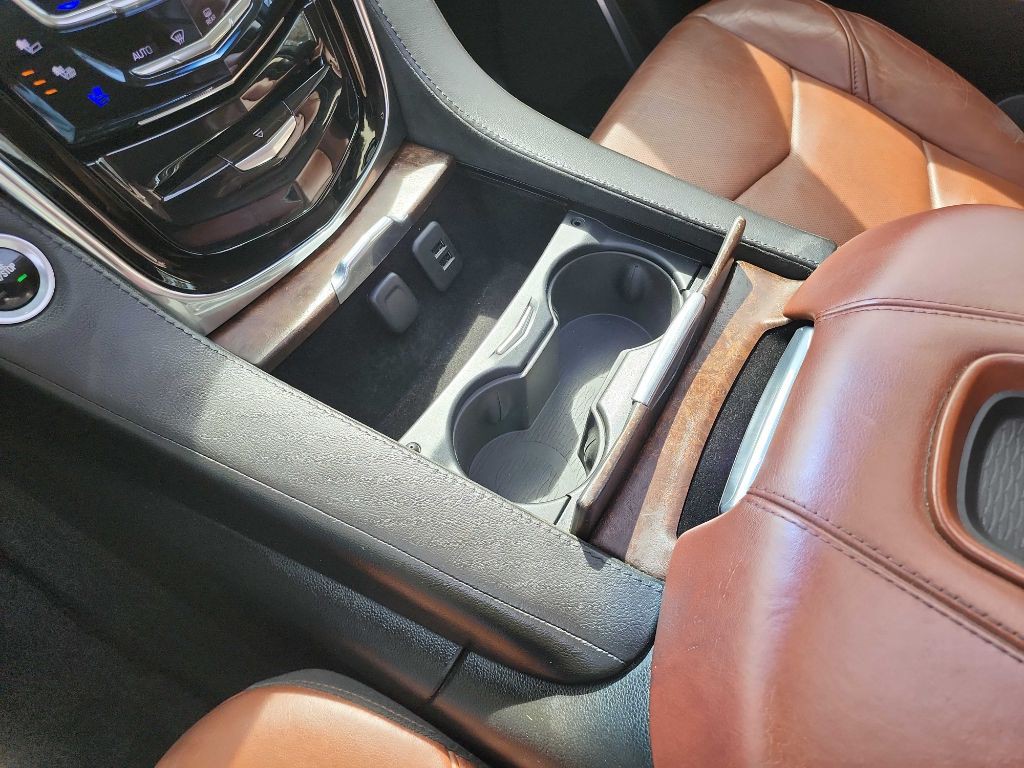 2015 Cadillac Escalade Image 28