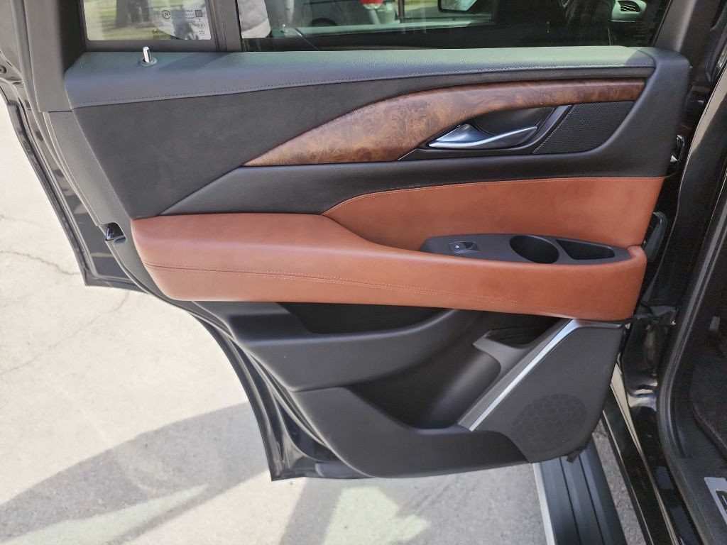 2015 Cadillac Escalade Image 29