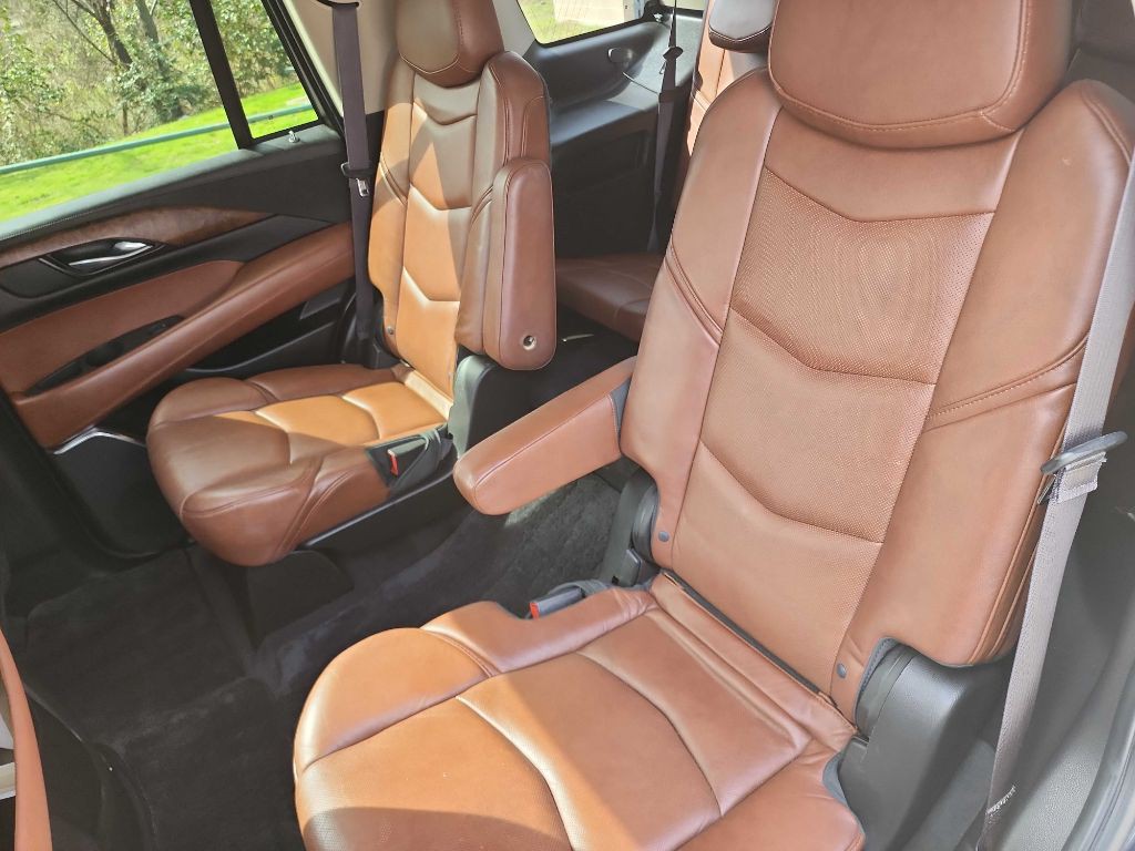 2015 Cadillac Escalade Image 30