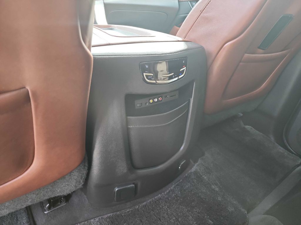 2015 Cadillac Escalade Image 31