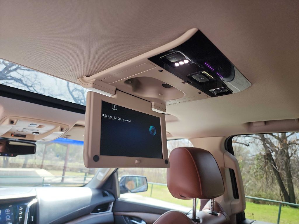 2015 Cadillac Escalade Image 32