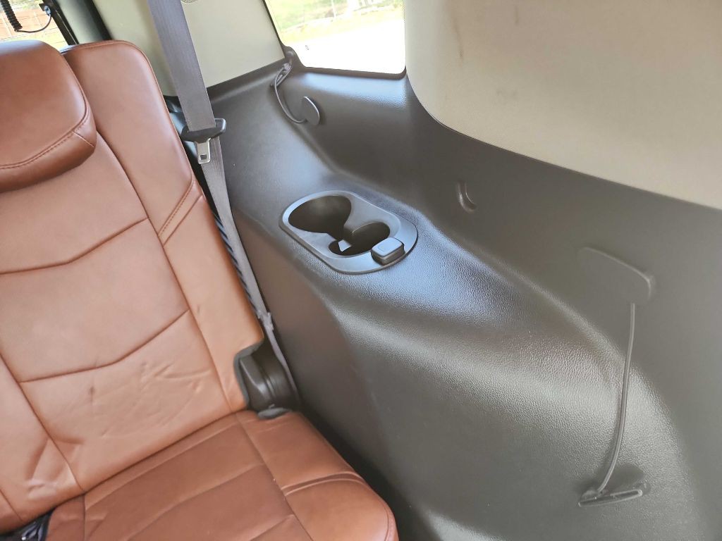 2015 Cadillac Escalade Image 34