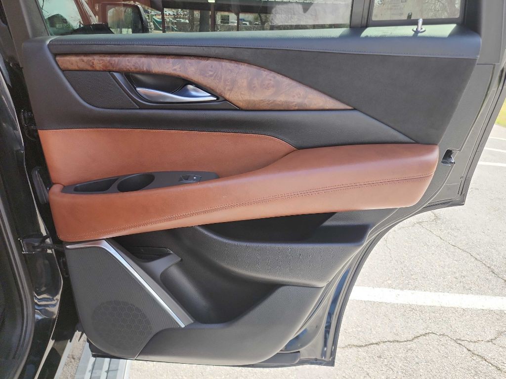 2015 Cadillac Escalade Image 39