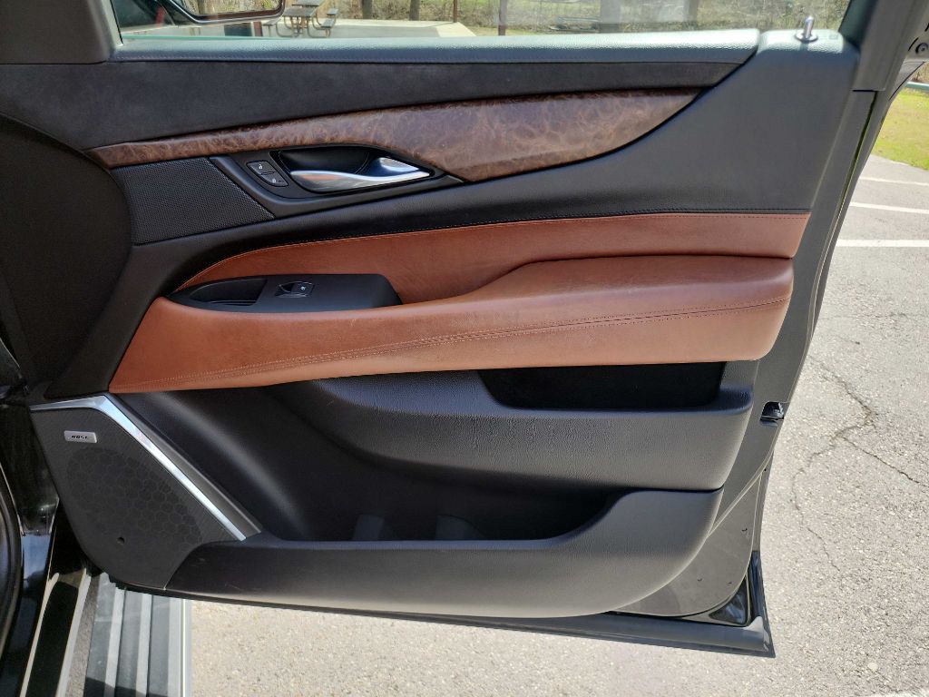 2015 Cadillac Escalade Image 41
