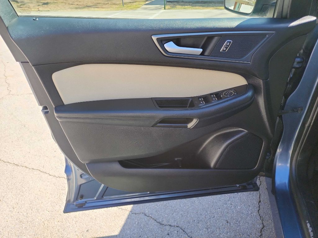 2019 Ford Edge Image 12