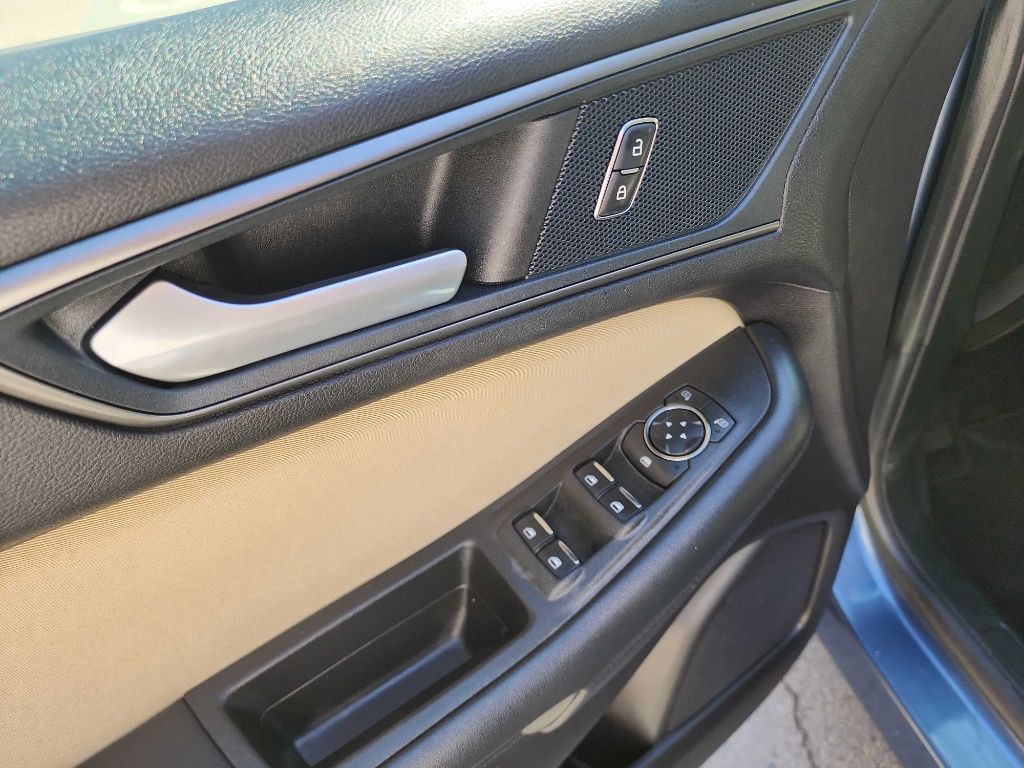 2019 Ford Edge Image 13