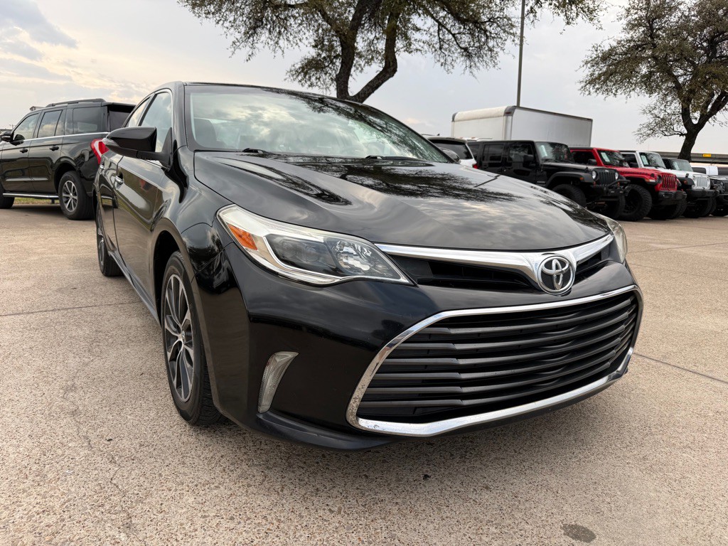 2016 Toyota Avalon Image 1