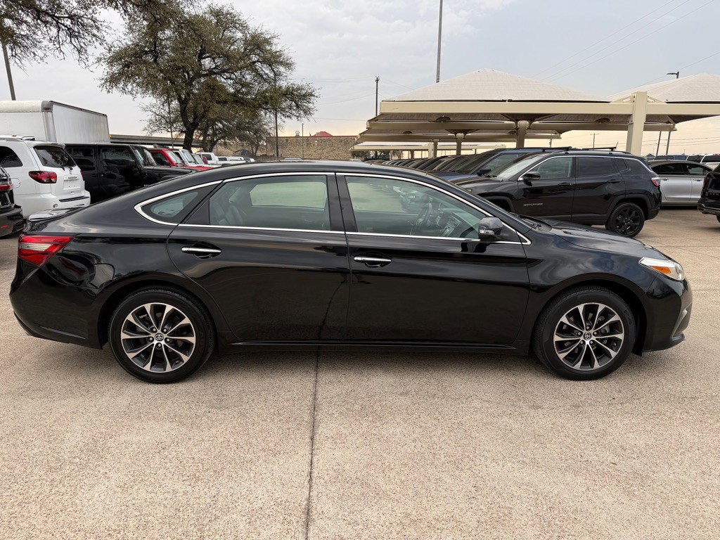 2016 Toyota Avalon Image 8