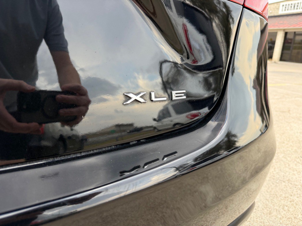 2016 Toyota Avalon Image 9