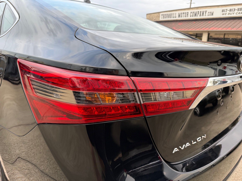 2016 Toyota Avalon Image 12