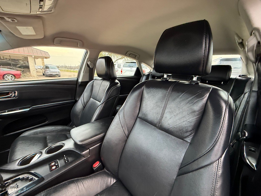 2016 Toyota Avalon Image 18
