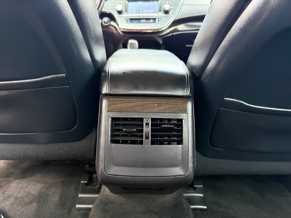 2016 Toyota Avalon Image 22