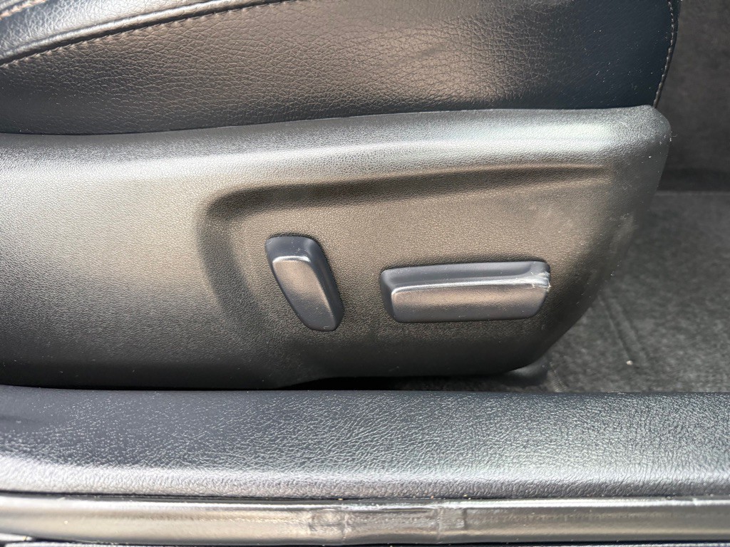 2016 Toyota Avalon Image 24