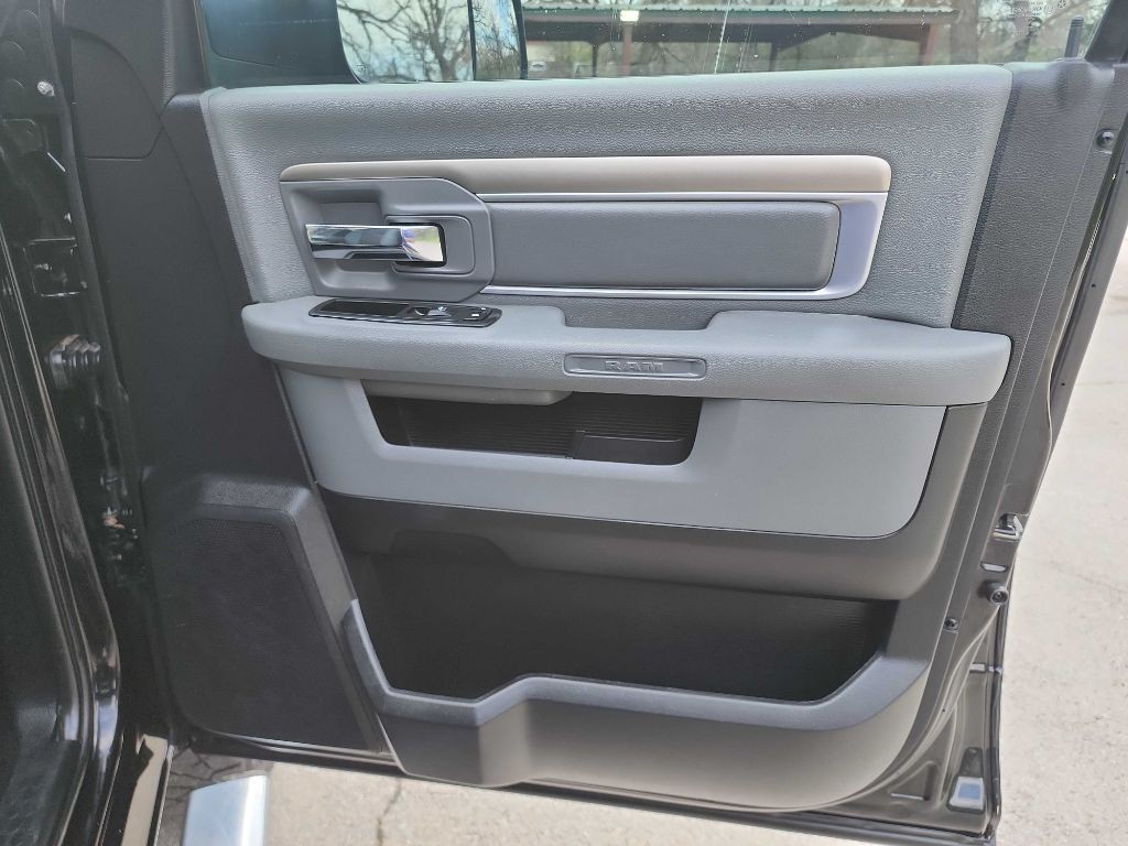 2014 RAM 2500 Image 35