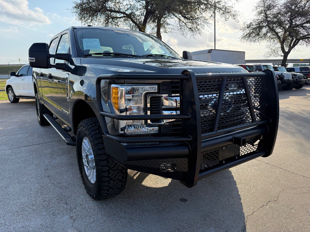 2017 Ford F-250 Image 1