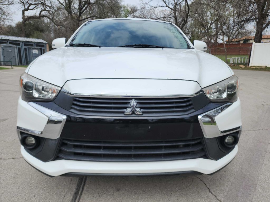 2017 Mitsubishi Outlander Image 2