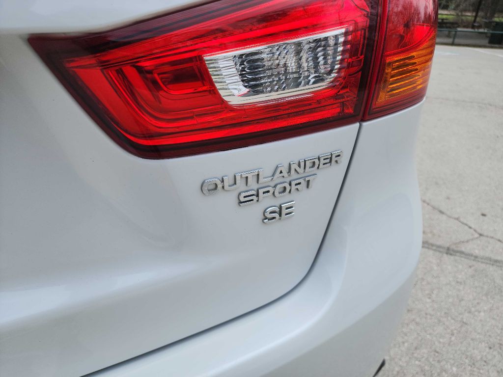 2017 Mitsubishi Outlander Image 8