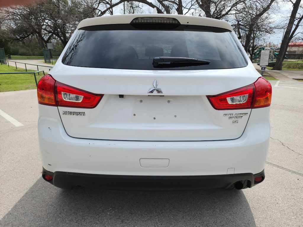2017 Mitsubishi Outlander Image 9