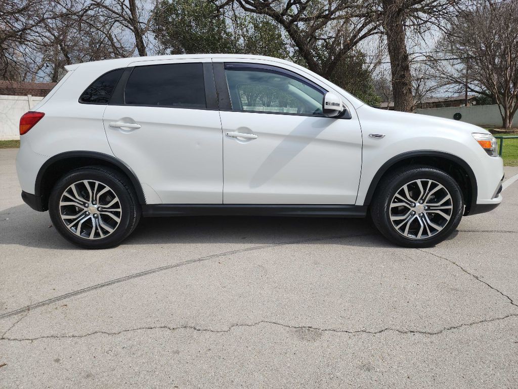 2017 Mitsubishi Outlander Image 10