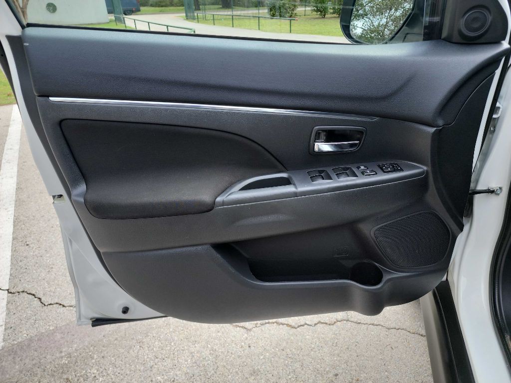 2017 Mitsubishi Outlander Image 13