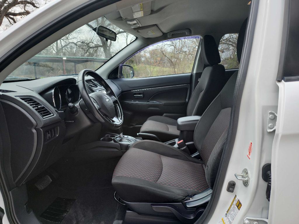 2017 Mitsubishi Outlander Image 16