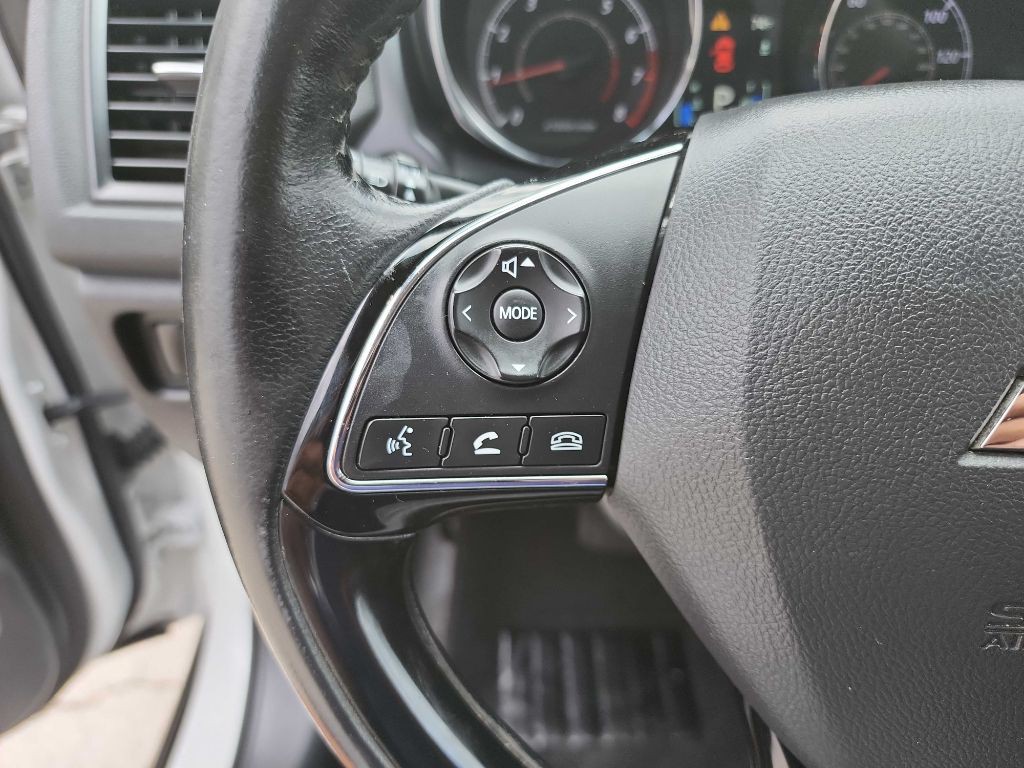 2017 Mitsubishi Outlander Image 19