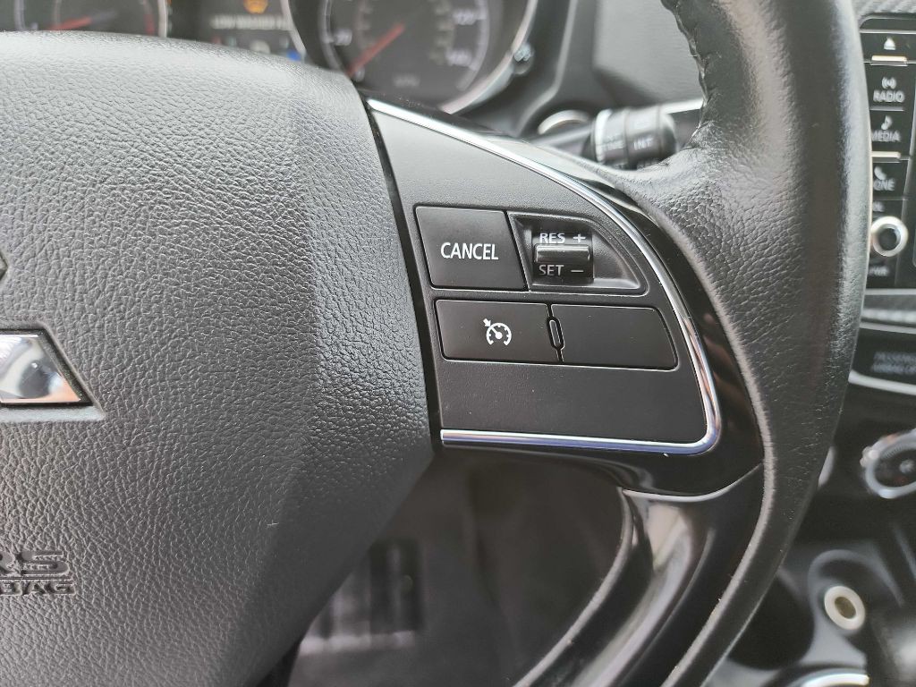 2017 Mitsubishi Outlander Image 20