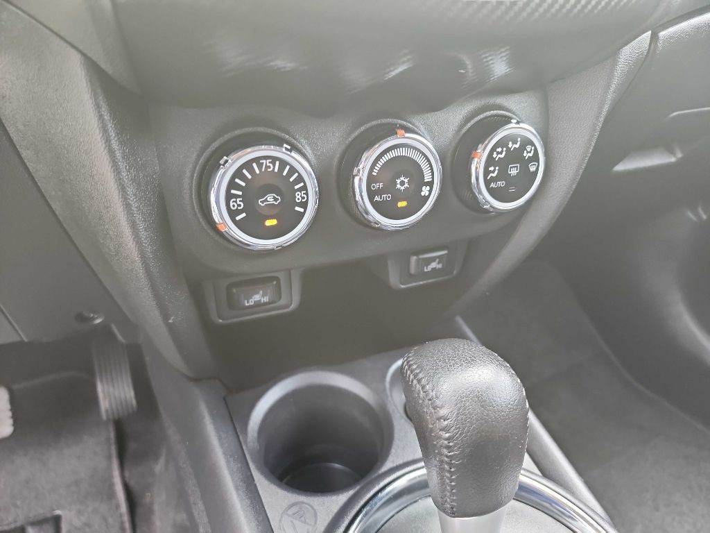 2017 Mitsubishi Outlander Image 21