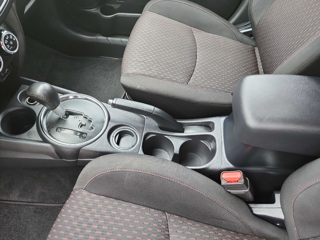 2017 Mitsubishi Outlander Image 24