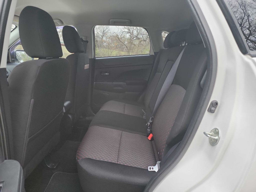 2017 Mitsubishi Outlander Image 26