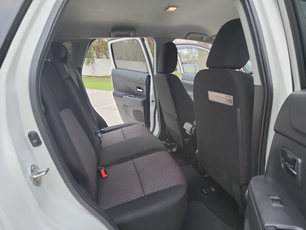 2017 Mitsubishi Outlander Image 30