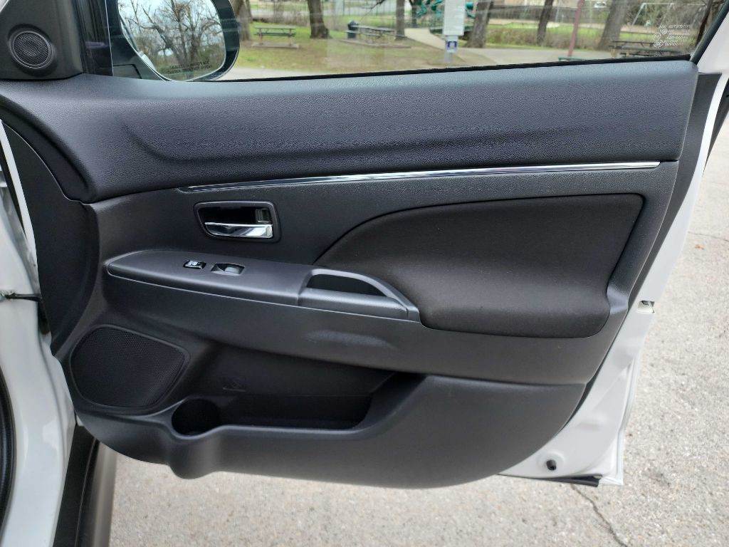 2017 Mitsubishi Outlander Image 34