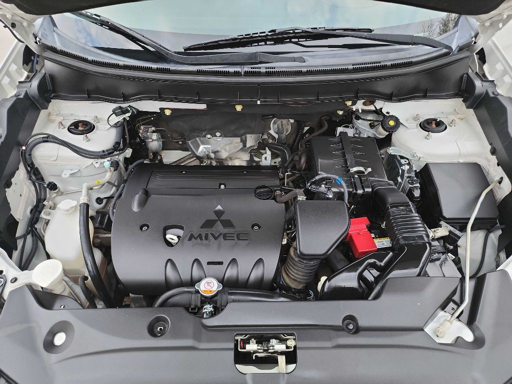 2017 Mitsubishi Outlander Image 35