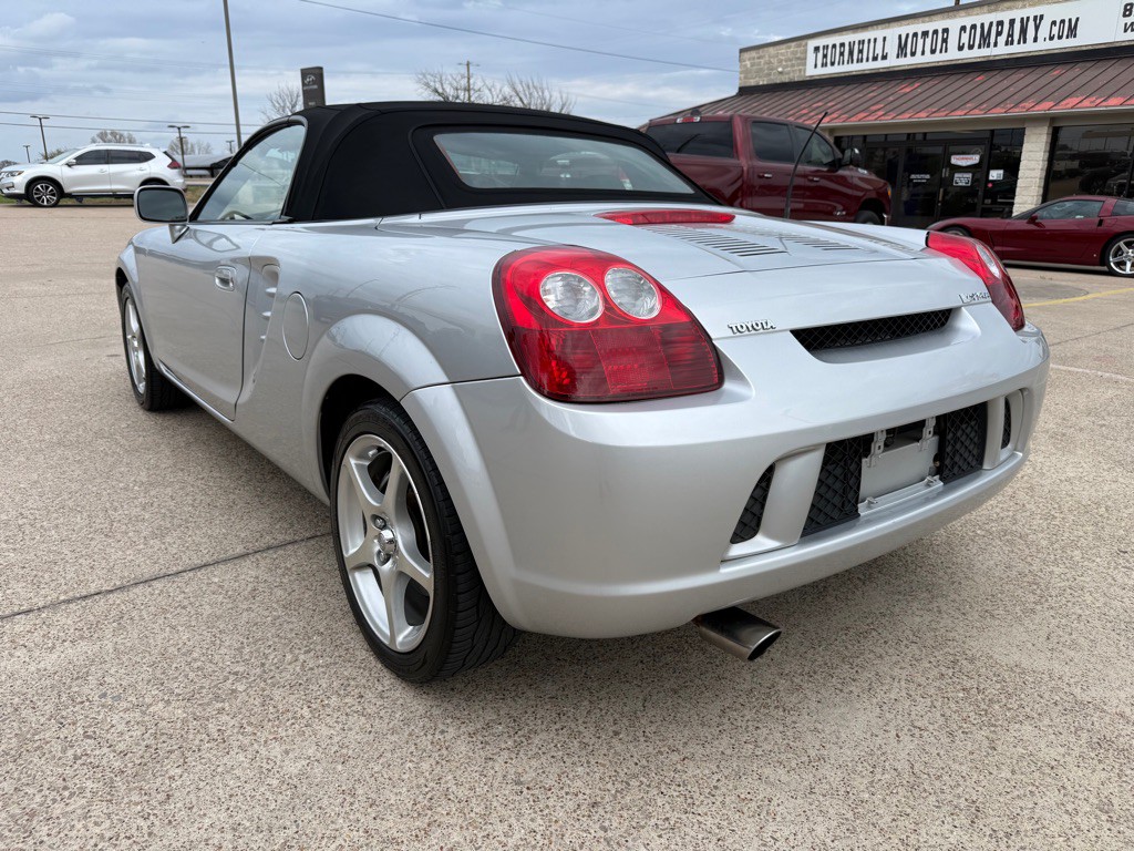 2003 Toyota MR2 Image 5
