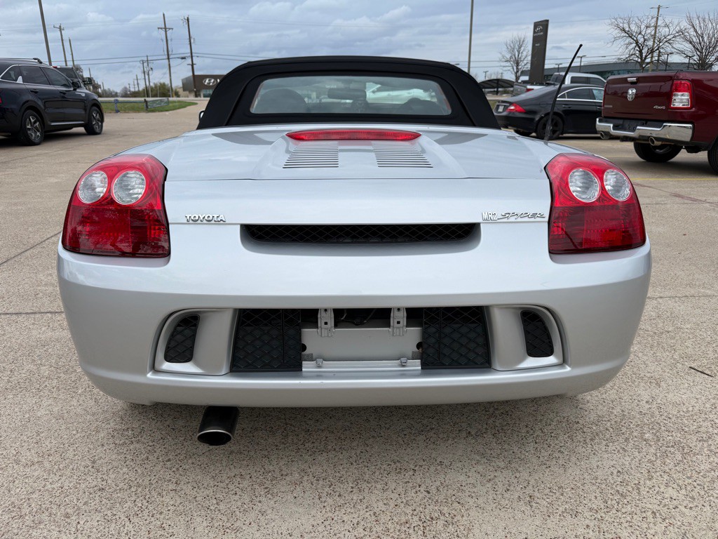 2003 Toyota MR2 Image 6