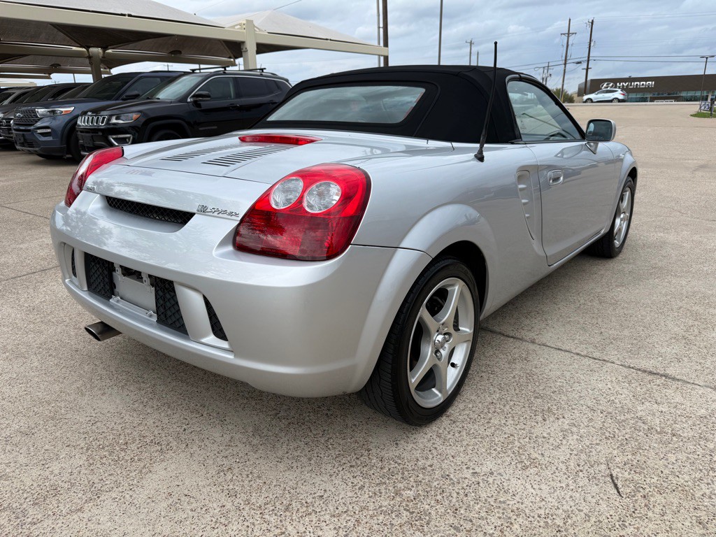 2003 Toyota MR2 Image 7