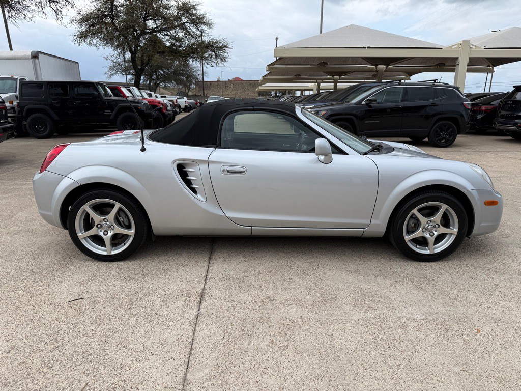 2003 Toyota MR2 Image 8