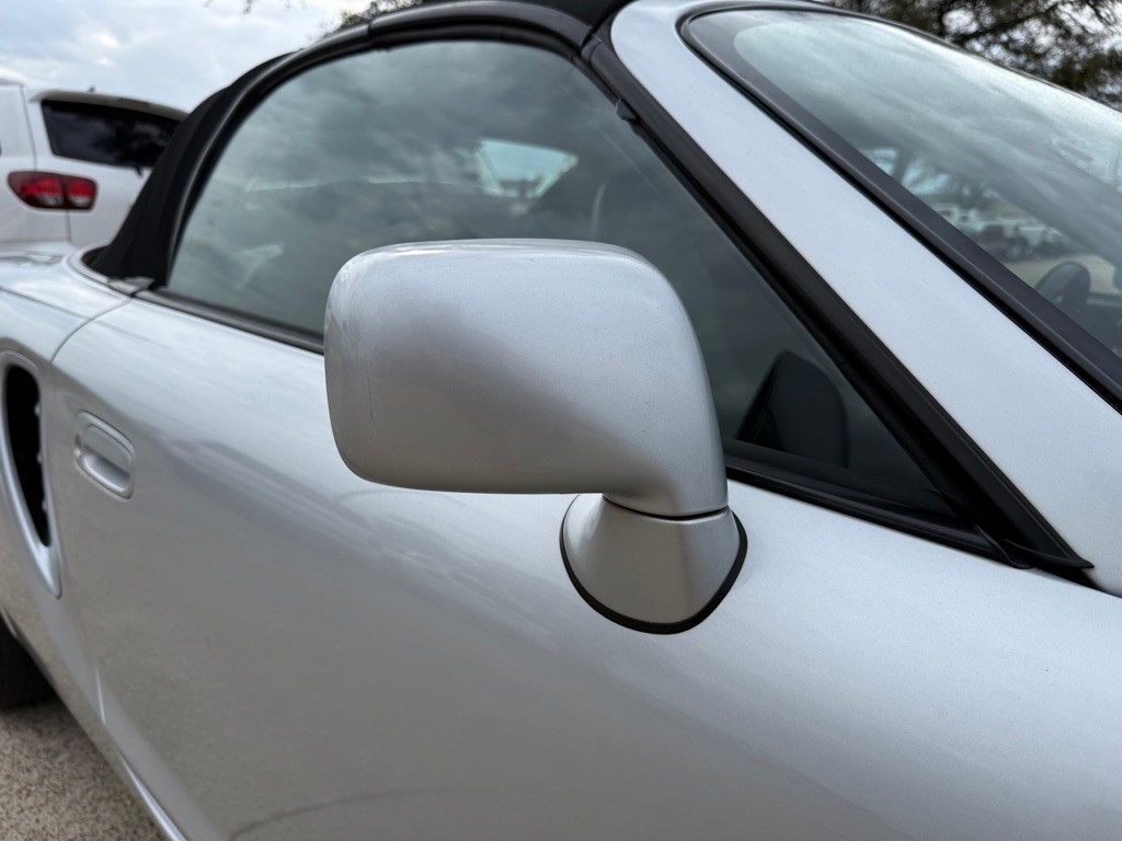 2003 Toyota MR2 Image 11