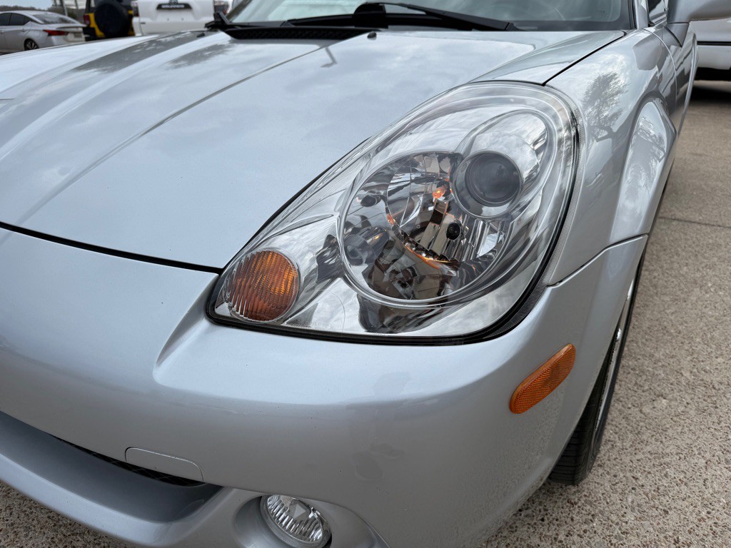 2003 Toyota MR2 Image 12