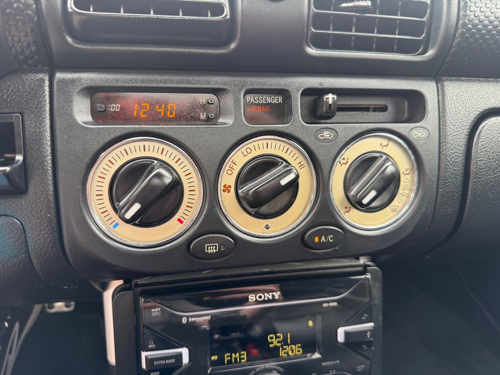 2003 Toyota MR2 Image 16