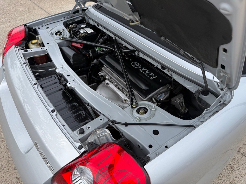 2003 Toyota MR2 Image 21